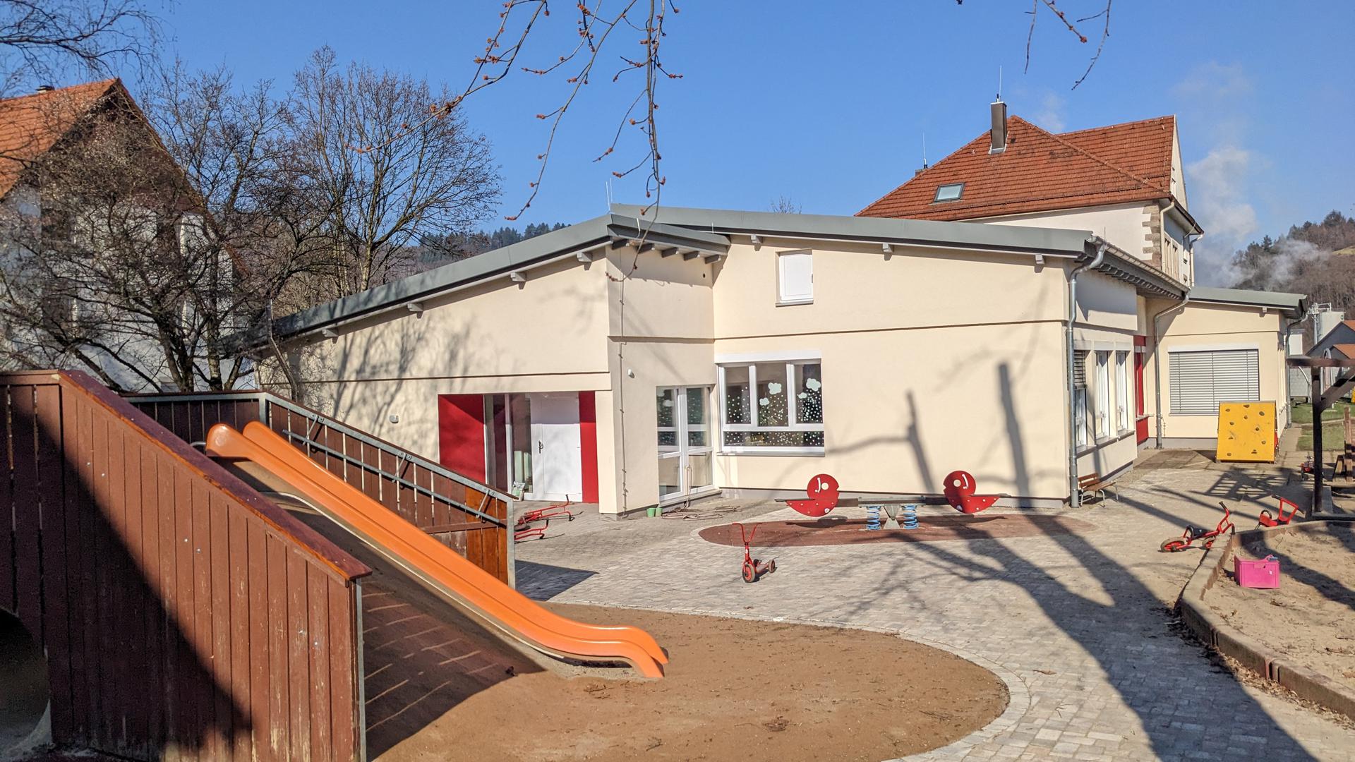 Eine Außenansicht der Kindertagesstätte Rockertstrolche in Gernsbach.