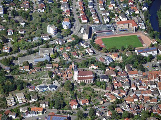 Luftbild Murgtal Gernsbach Kath. Kirche und Stadion