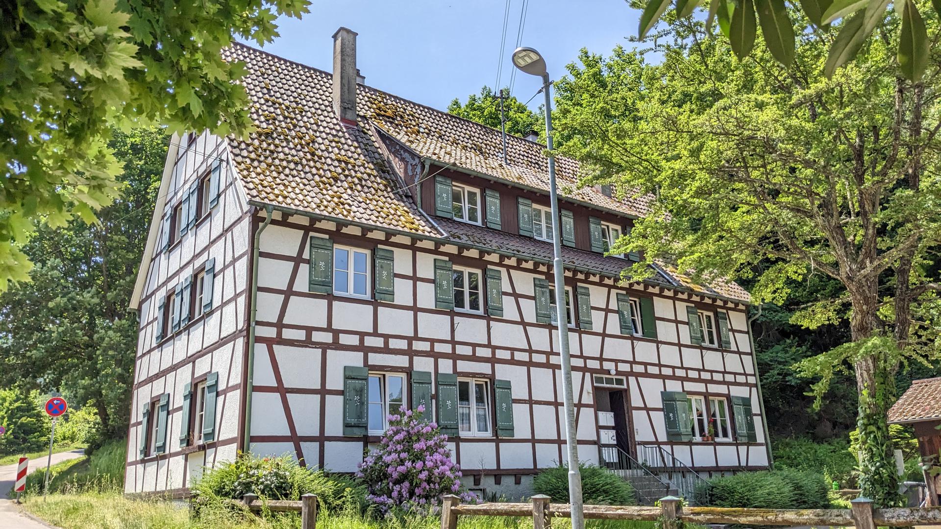 Ein Fachwerkhaus am Waldrand in Gernsbach-Obertsrot.
