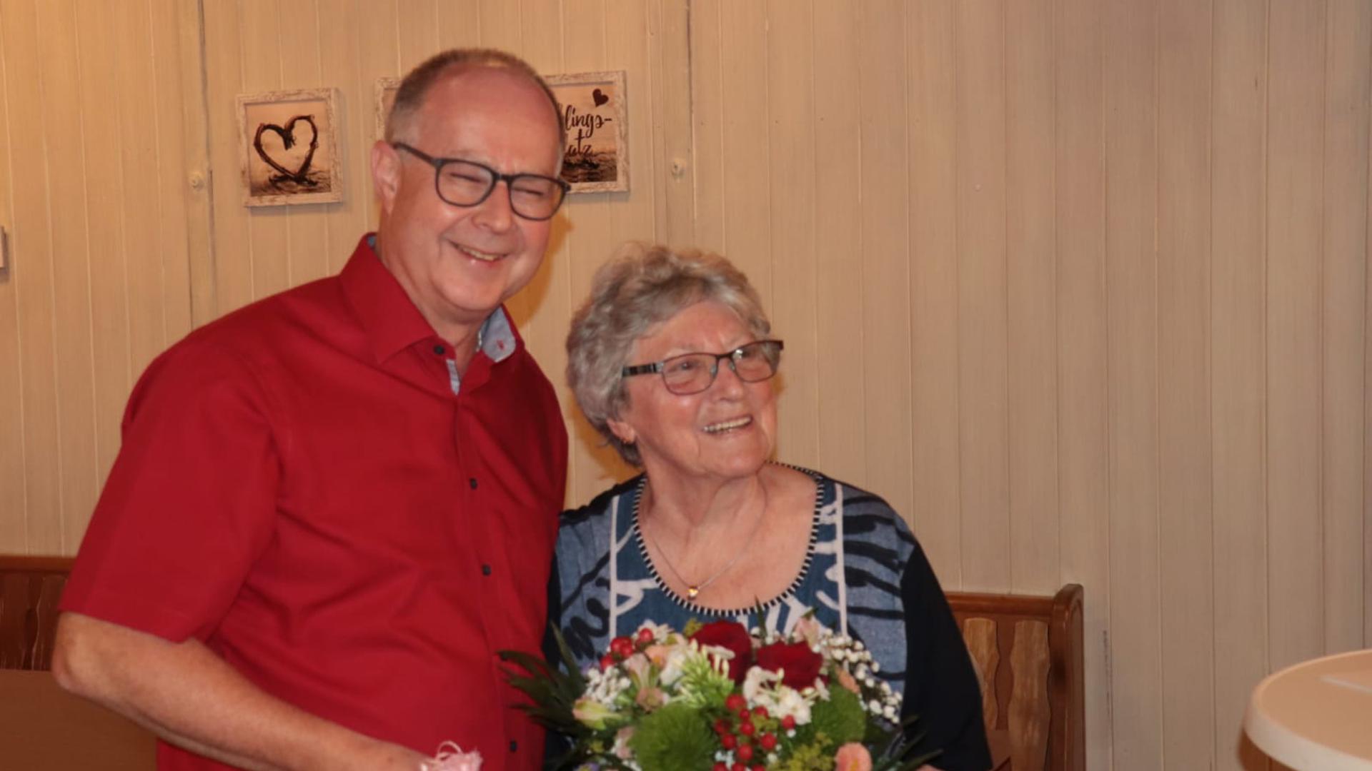 TV Gernsbach gratuliert Marianne merz zu 65 Jahre Übungsleiterin im Juli 2023.