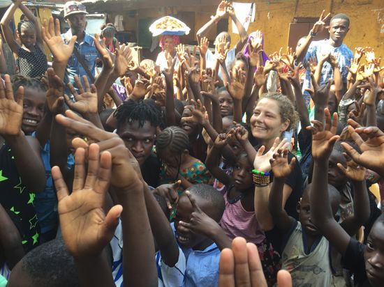 Immer ein Lachen im Gesicht: In Sierra Leone hat Rebecca Larsson aus Forbach viel Hilfsbereitschaft und Dankbarkeit kennen gelernt. Aber die Arbeit in Westafrika brachte auch viele Herausforderungen mit sich.