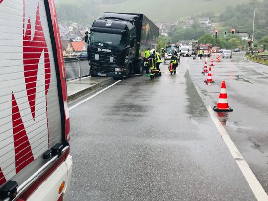 Unfall Murg Lkw Gernsbach Reifenplatzer 6. Juni 2020