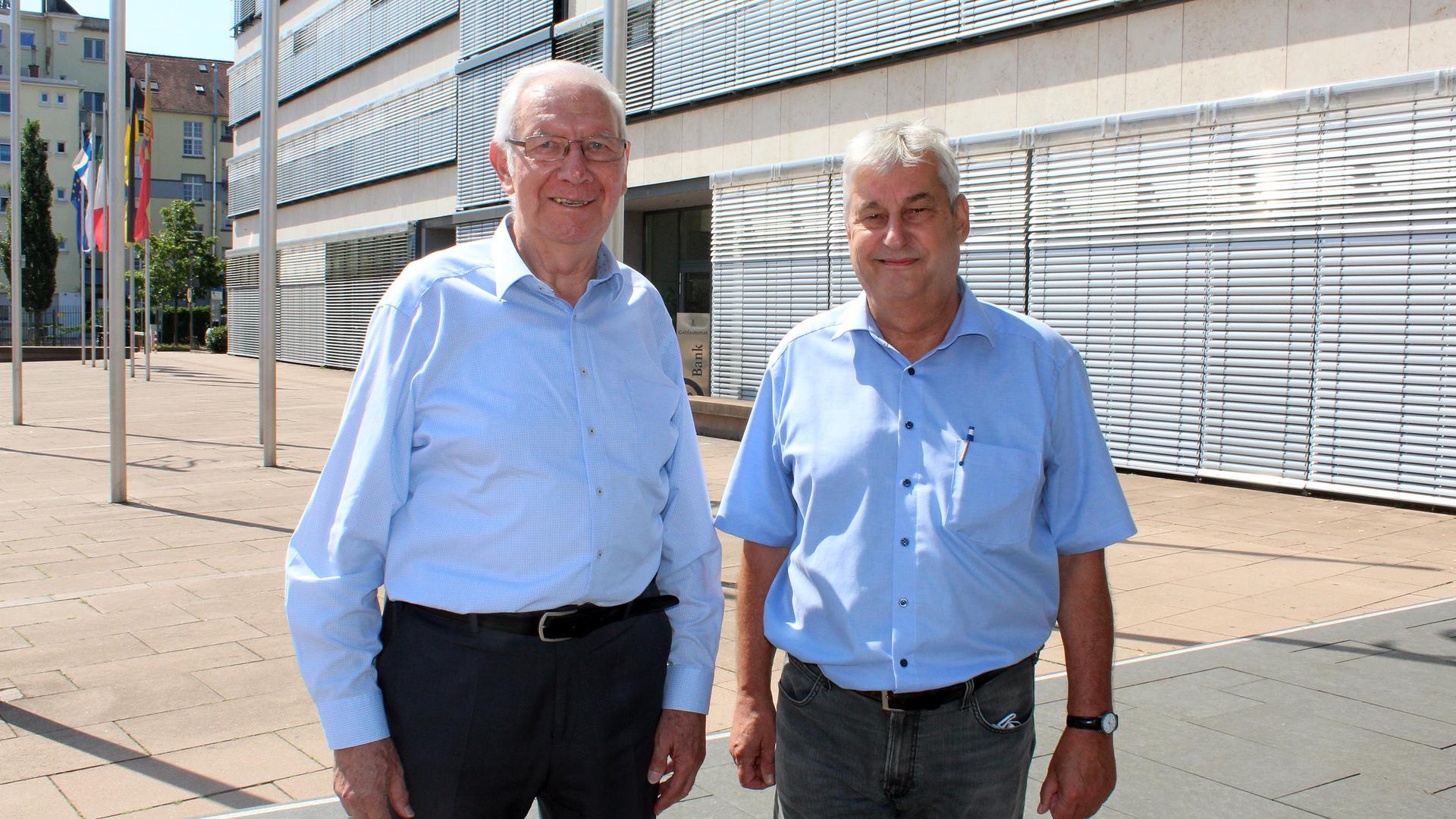 Rolf Schnepf aus Gaggenau-Hörden (rechts) ist neuer Patientenfürsprecher für den Landkreis Rastatt. Er tritt damit die Nachfolge von Rudolf Fritz (links) aus Weisenbach an.