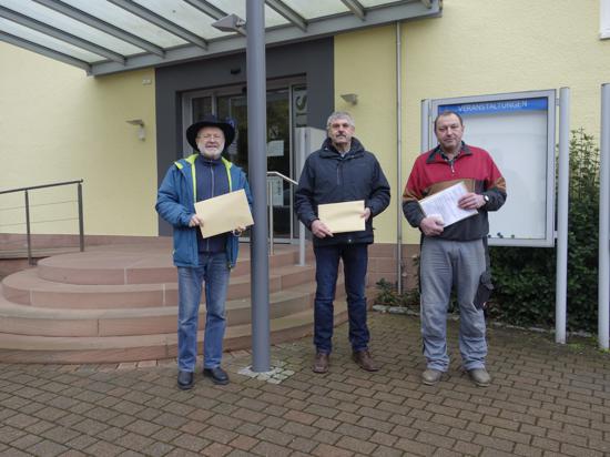 Halten am Bürgerbegehren fest: Die Vertrauenspersonen Günter Westermann, Friedbert Fellmoser und Hans-Georg Künstel (von links).