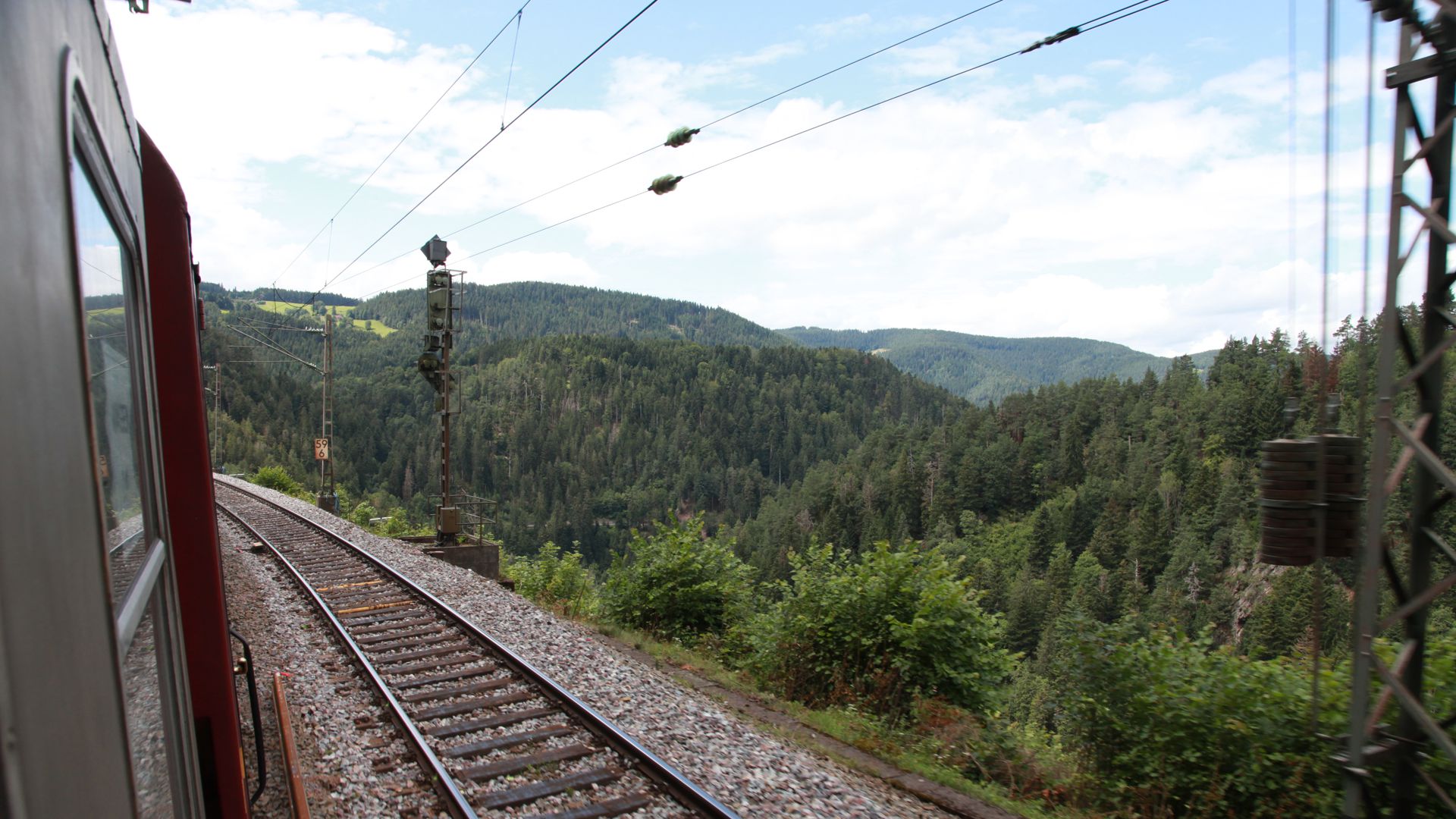 Blick über Schwarzwald von der Schwarzwaldbahn 