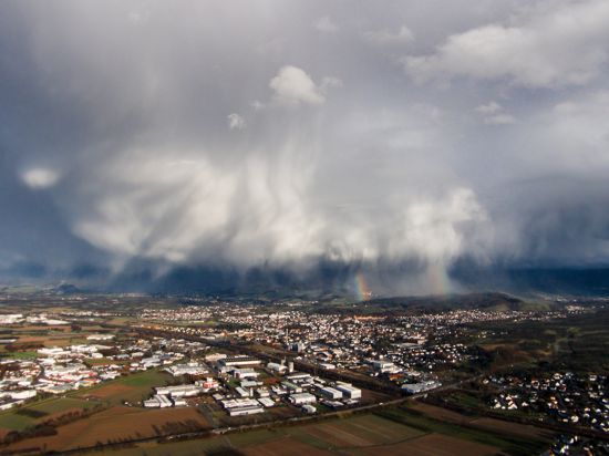 Luftbild
Achern
Wolke
Schauer
Regenbogen
aus 150 Metern Höhe mit Quadrocopter fotografiert