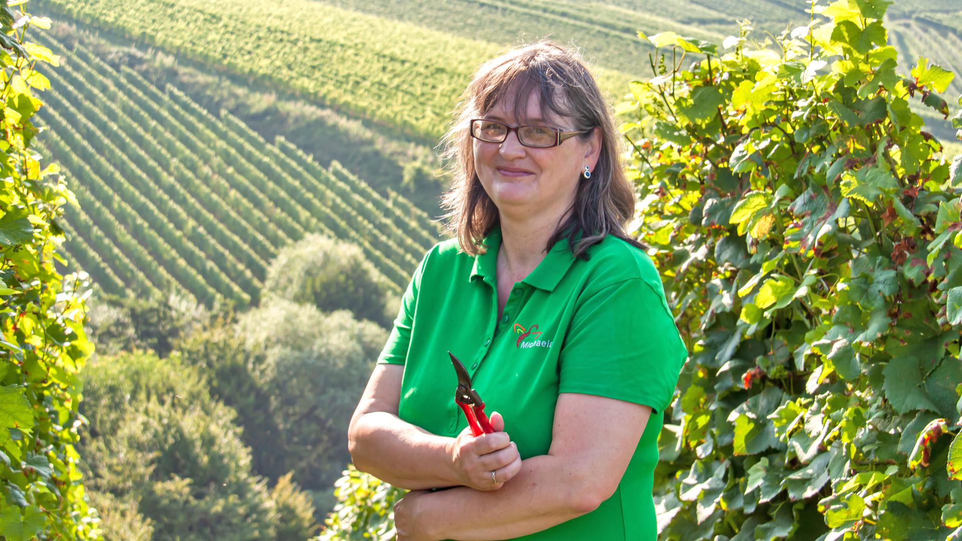 Michaela Bross ist Vorsitzende der Landfrauen in Oberachern. Gemeinsam mit einigen ihrer Mitstreiterinnen möchte sie nun den befreundeten Landfrauen im von der Hochwasser-Katastrophe betroffenen Ahrweiler bei der Weinlese helfen. Foto: Michael Brück 