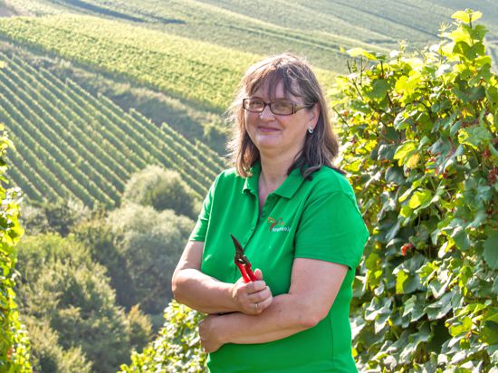 Michaela Bross ist Vorsitzende der Landfrauen in Oberachern. Gemeinsam mit einigen ihrer Mitstreiterinnen möchte sie nun den befreundeten Landfrauen im von der Hochwasser-Katastrophe betroffenen Ahrweiler bei der Weinlese helfen. Foto: Michael Brück 