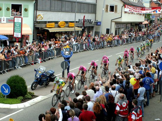Apropos Stadtfest: Wir erinnern daran, wie die Tour de France zum Stadtfest nach Achern kam.