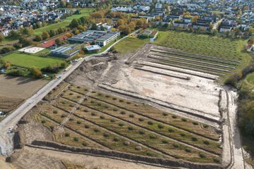 Mit der Inbetriebnahme der neuen Klinik in Achern - hier das Baugrundstück Ende Oktober - wird auch die Nordtangente notwendig, die die verkehrstechnische Anbindung des Gebäudes gewährleistet.