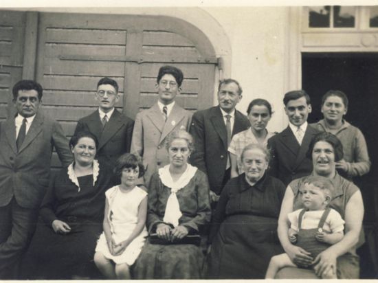 Ein altes Familienbild der Rheinauer Familien Hammel und Braunschweig. Für drei von Ihnen werden nun die ersten Rheinauer Stolpersteine verlegt: