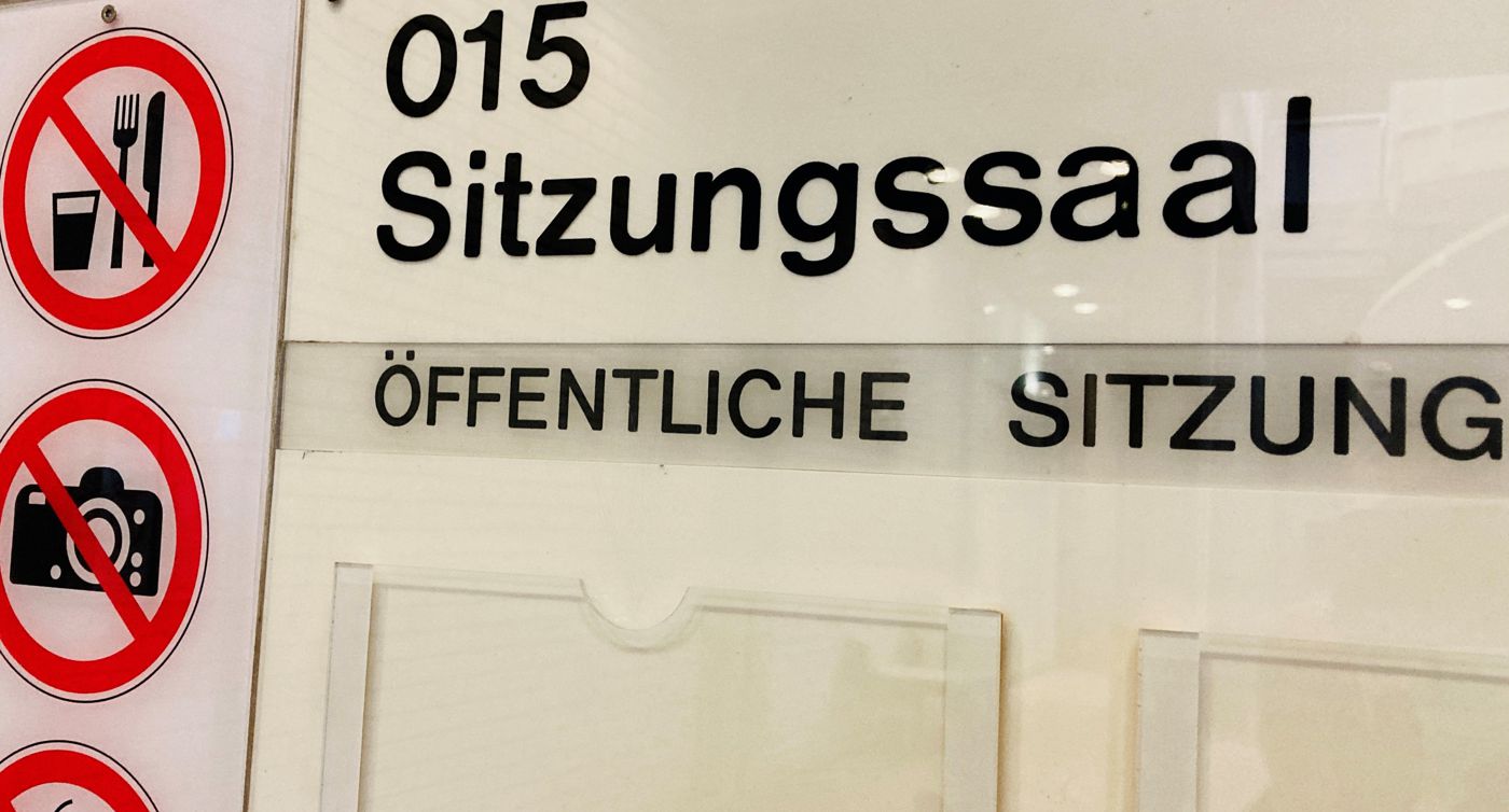Symbolbild: Zugang zu einem Gerichtssaal, aufgenommen am Landgericht und Amtsgericht in Baden-Baden. 