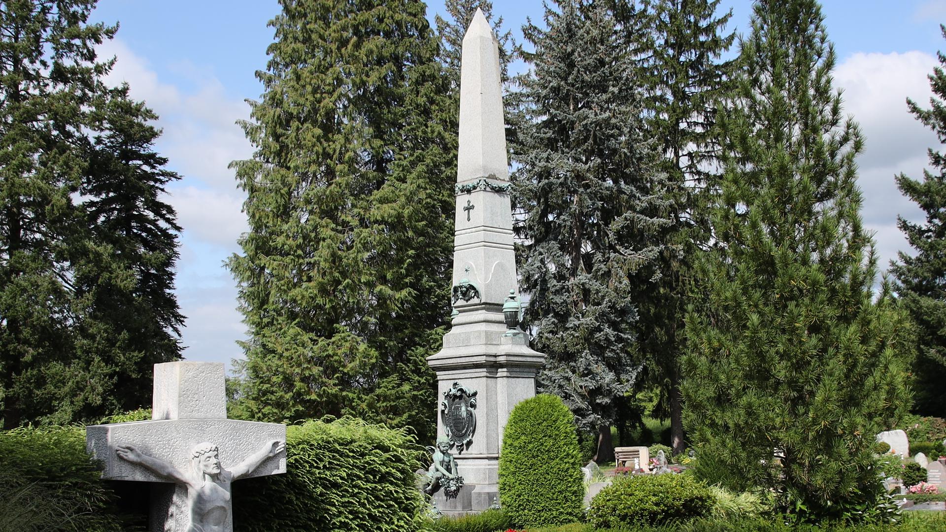 Auf dem Acherner Friedhof erinnert ein riesiger Obelisk an Joseph Fallert: Er wanderte mit 15 Jahren nach Amerika aus und wurde dort Bierbrauer. #Auswanderer