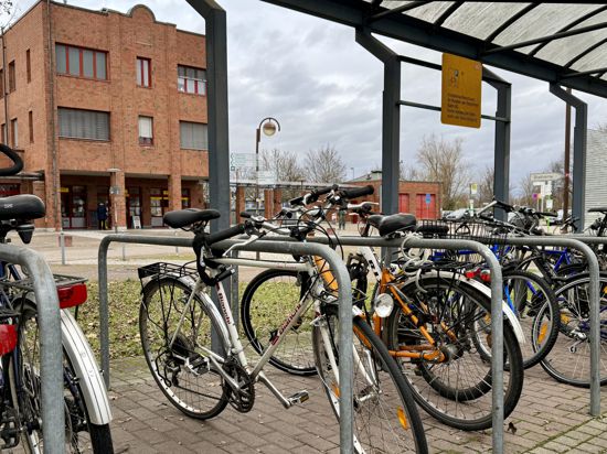 Fahrrad-Abstellplätze am Bahnhof in Achern