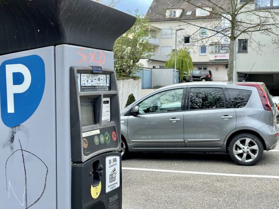 Parkscheinautomat auf Parkplatz in Achern