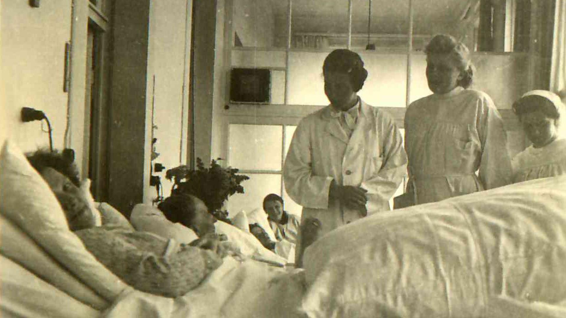 Blick in den Krankensaal: die ehemalige Liegehalle im Acherner Krankenhaus um 1940