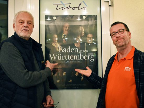 Schwabe aus dem Schwarzwald:  Schauspieler Christian Pätzold (links) zusammen mit Klaus Woede (SWR) auf „Kinotour“ im Acherner „Tivoli“. 