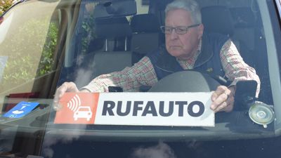 Bei Anruf Auto: Falk Mai ist Fahrer für das Unternehmen Baden Blitz. Wenn aus Achern oder Rheinau ein Rufauto angefordert wird, wird er vom Taxifahrer zum Rufauto-Chauffeur.