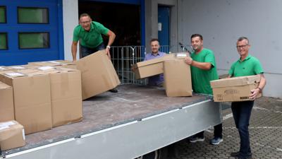 Die Helfergruppe aus Großweier packt gerade für ihren nächsten Spendentransport ins Ahrtal - wie ist der Stand und warum machen sie das immer noch?
