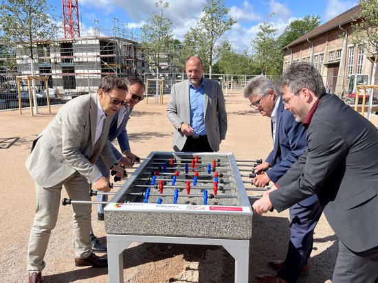 Oberbürgermeister und Landräte spielen gemeinsam Fußball in Achern - was steckt dahinter? 