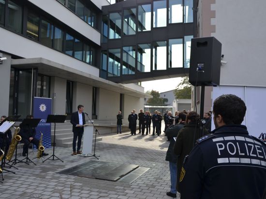 Das Polizeipräsidium Offenburg hat nun deutlich mehr Fläche - hinten der Erweiterungsbau. 