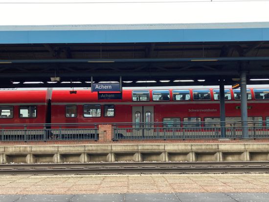Regional-Express im Bahnhof Achern