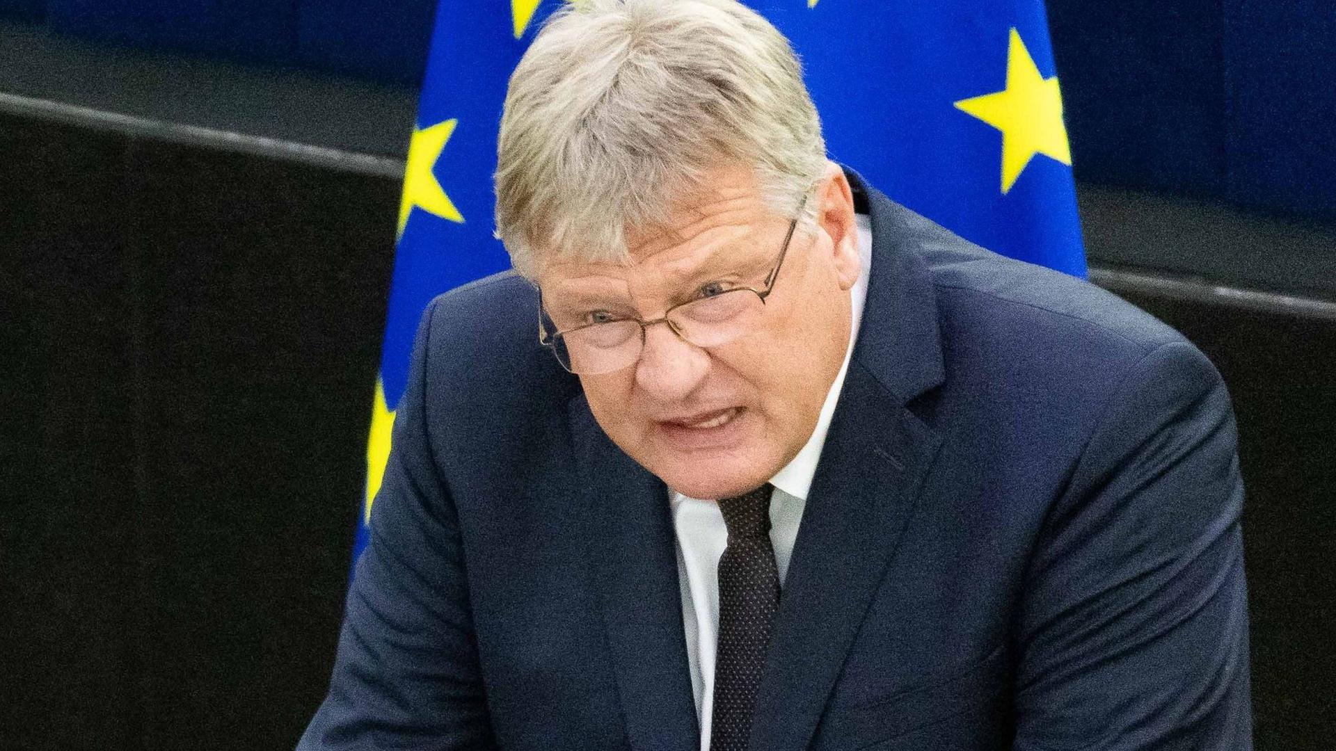Das EU-Parlament hat dem fraktionslosen Europaabgeordneten und ehemaligen AfD-Vorsitzenden Jörg Meuthen die parlamentarische Immunität entzogen.
