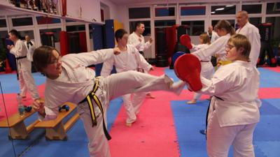 Ein Trainingsabend beim Karate-Team Achern: Der Spaß an der Bewegung hat einen hohen Stellenwert. 