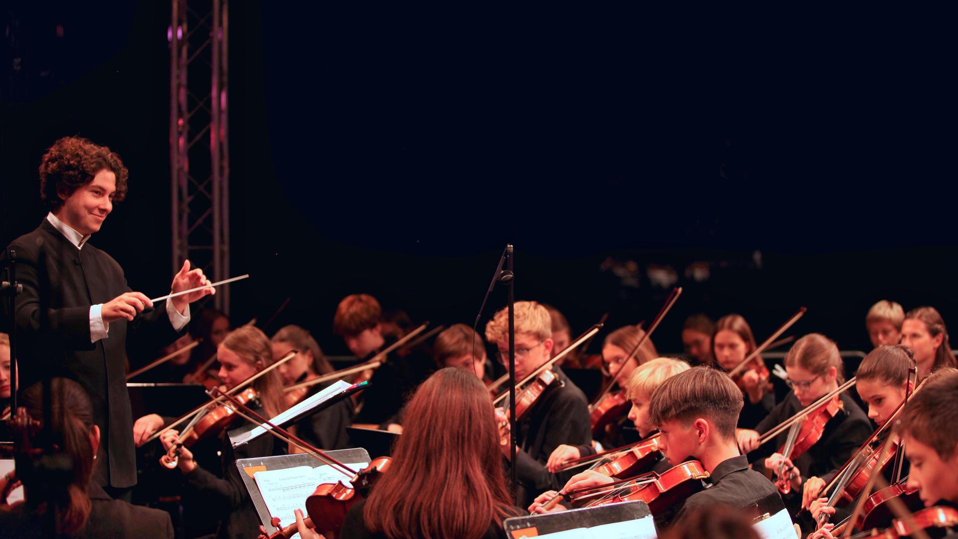 Das Sinfonieorchester der Musik- und Kunstschule Achern-Oberkirch sorgte beim Kulturwochenende in der Illenau für besondere musikalische Höhepunkte. 