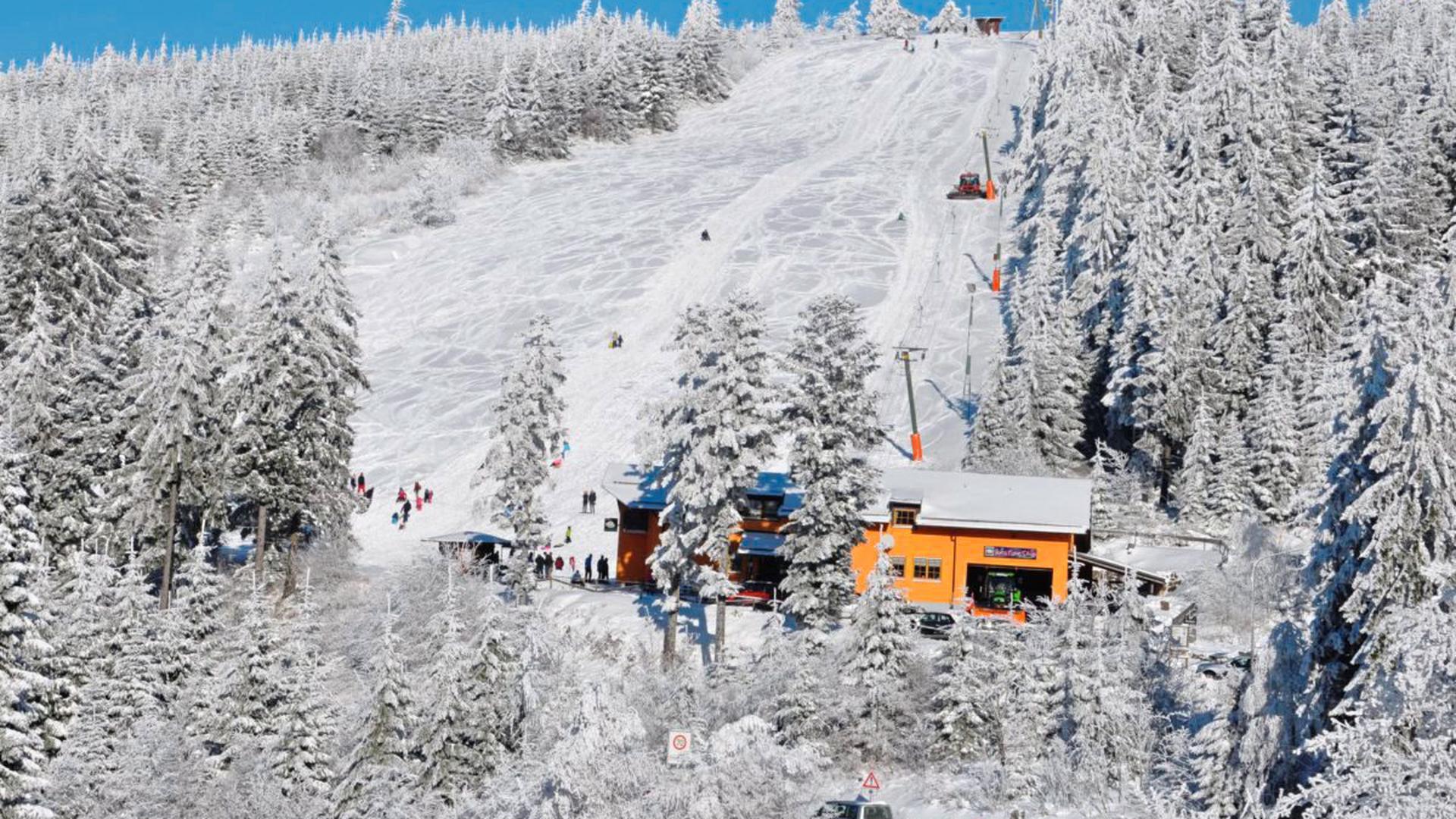 Die Piste am Skilift Hochkopflift Bühl-Unterstmatt ist 540 Meter lang. Wintersportler haben Ausblick in Richtung Straßburg und in die Rheinebene.