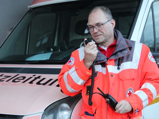 Martin Stiebitz, hier mit einem der neuen Geräte, ist in Personalunion Vorsitzender des DRK-Ortsvereins Fautenbach und Kreisbereitschaftsleiter. 
