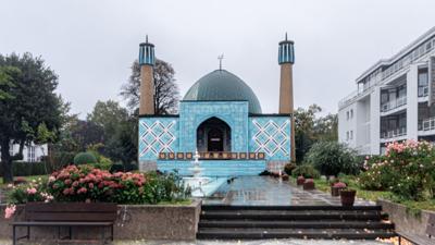 Moscheen gehören in Deutschland vielerorts selbstverständlich zum Stadtbild (hier die Blaue Moschee in Hamburg). 