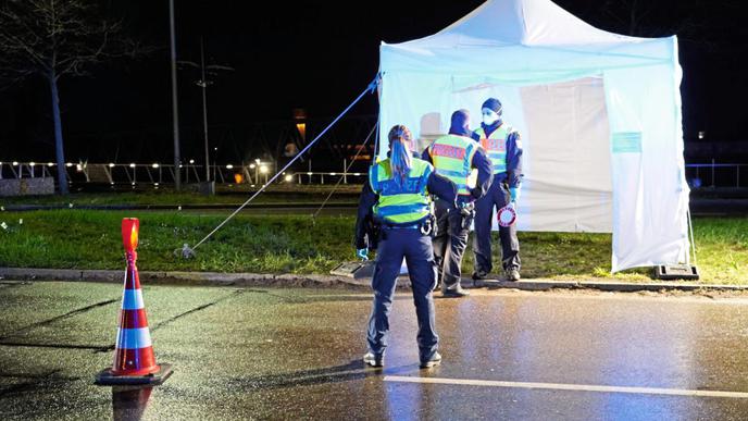 Autofahrer aus Straßburg werden an der Grenze in Kehl überprüft.