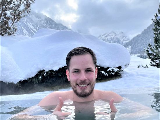 Denis Falk beim Anbaden in den Alpen: Der Familienbetrieb aus Ottersweier ist einer der wichtigsten Unterstützer von „Cold Water Helps Children“.