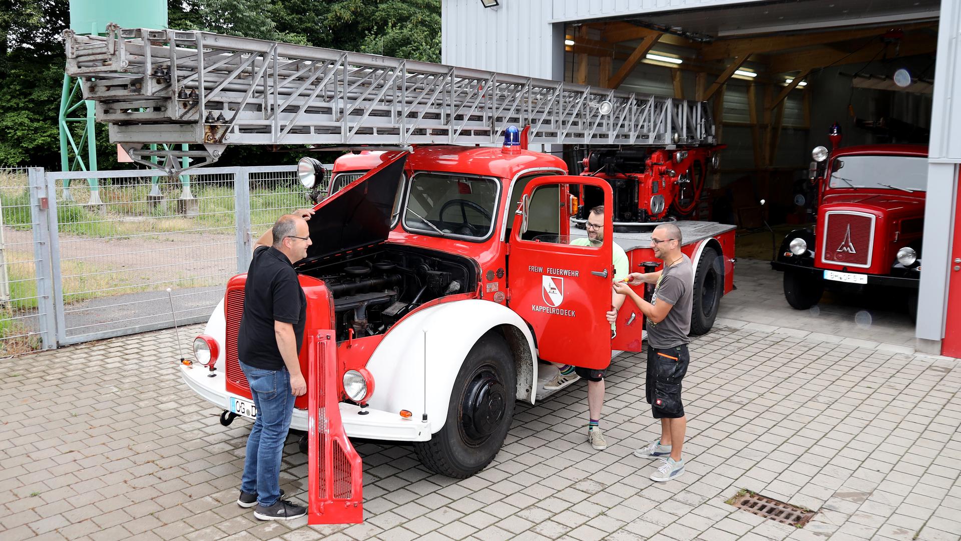Reportage über die Restaurierung der alten Karlsruher Feuerwehr-Drehleiter von 1943 in Kappelrodeck