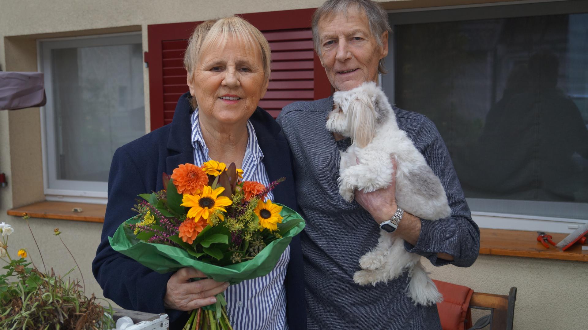 Erfahrene Gastfamilie für psychisch Kranke: Inge und Willi Klumpp mit Hund Gretel aus Altenheim. Zwölf Jahre lang haben sie sich engagiert, nun verabschieden sie sich nach Spanien in den Ruhestand. 