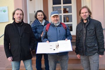 Hans Doninger, Jamina Suljejmani, Martin Schnurr und Tobias Graf (von links) wollen ein „windradfreies Laufbachtal“.