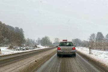 Winterliche Straßenverhältnisse, wie hier auf der B28 bei Oberkirch, sorgten am Donnerstagmorgen für einige Unfälle.