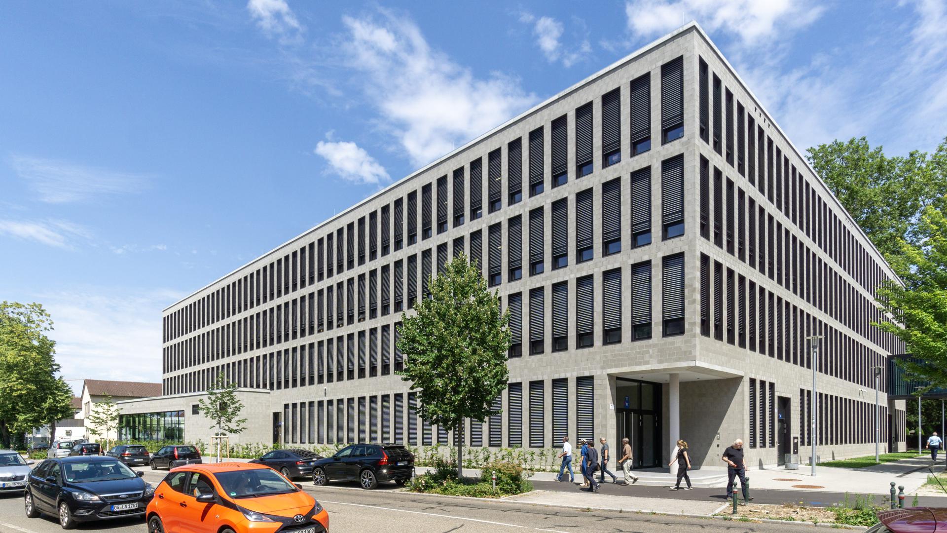 Die Formen sind asketisch. Der dritte Bauabschnitt der Friedrich-August-Haselwander-Schule in Offenburg hat die Hugo-Häring-Auszeichnung des Bundes Deutscher Architektinnen und Architekten erhalten. 