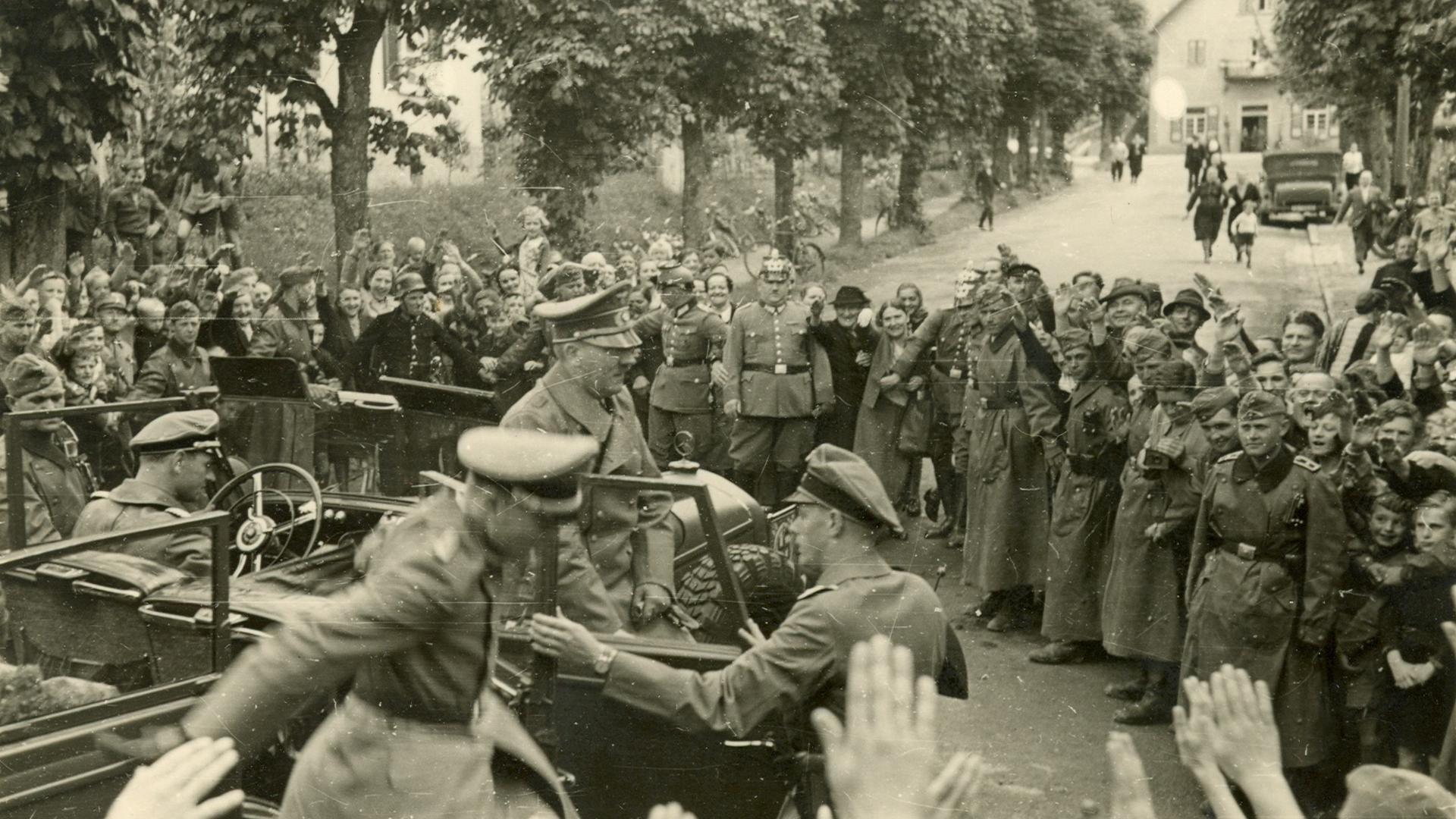 Auch im Renchtal umjubelt: Während seines Aufenthalts im „Tannenberg“ war Hitler in Oppenau. Dort hielt der sogenannte Führersonderzug.