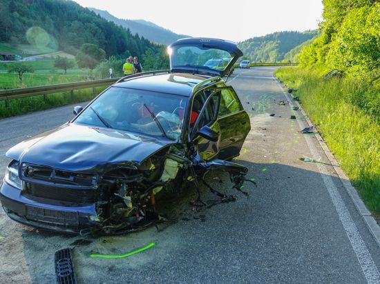 Drei verletzte Autoinsassen sind die traurige Bilanz eines Verkehrsunfalles, der sich am Dienstagabend gegen 18:30 Uhr auf der B28 kurz vor Oppenau ereignete. 