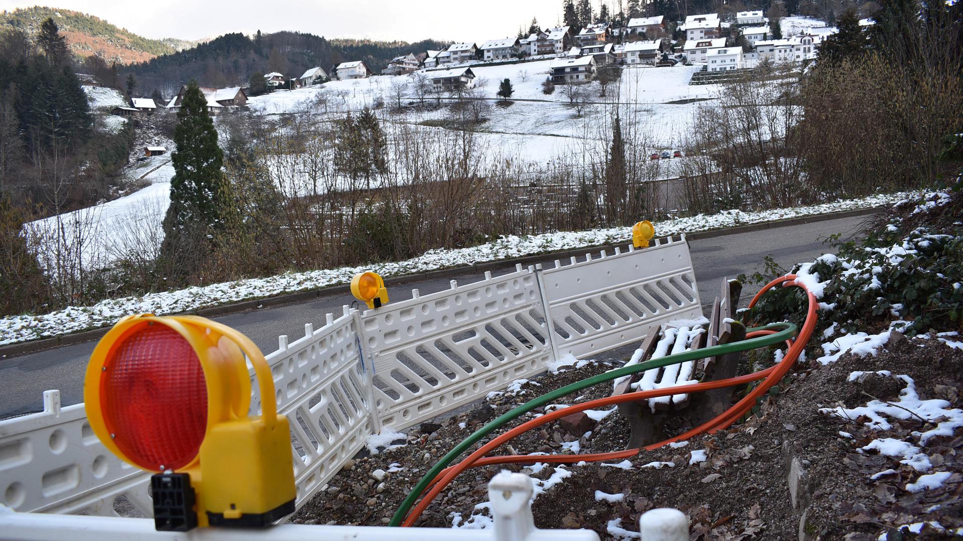 Baustelle im doppelten Sinn: Der Breitband-Ausbau in Ottenhöfen (hier am Sauerberg im Januar) entwickelt sich für die Gemeinde zum Hürdenlauf. 