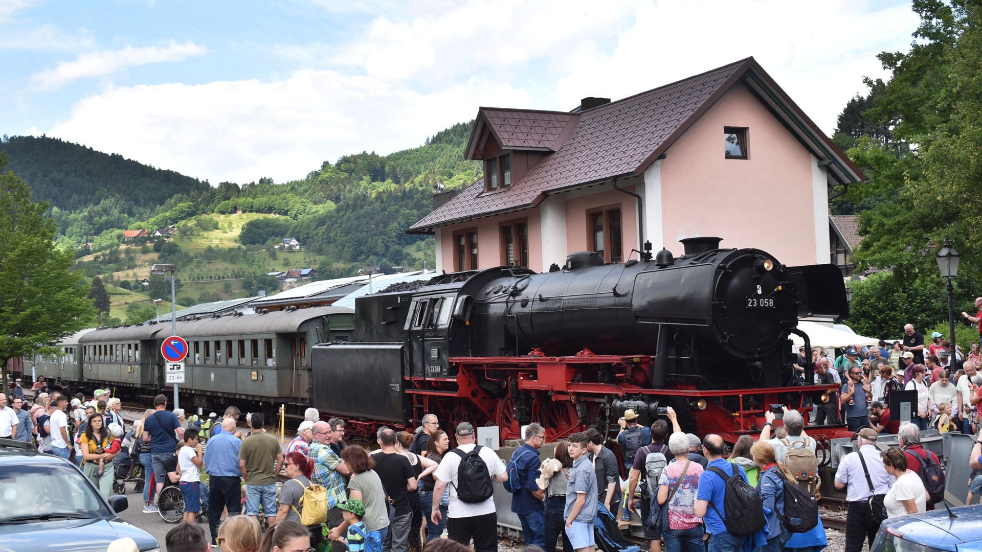 Attraktion Dampfzug: Die vom Achertäler Eisenbahnverein organisierte Sonderfahrt an Pfingstmontag weckte Erwartungen nach mehr. 