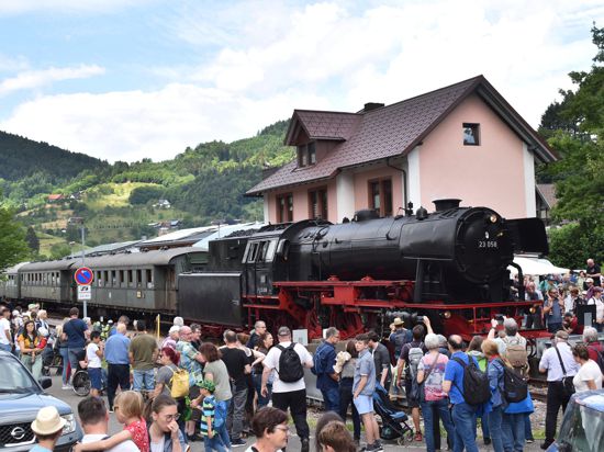 Attraktion Dampfzug: Die vom Achertäler Eisenbahnverein organisierte Sonderfahrt an Pfingstmontag weckte Erwartungen nach mehr. 