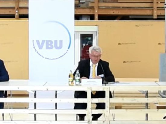 Debatte mit Abstand: In den Räumen der Firma Burkart Haus in Renchen diskutierten Martin Gassner-Herz (FDP), Matthias Katsch (SPD), VBU-Geschäftsführer Michael Hafner, Johannes Rothenberger (CDU) und Thomas Zawalski (Grüne).