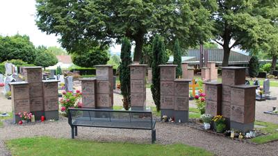 Die vorhandenen Urnenstelen-Anlagen auf dem Friedhof Renchen sollen in nordöstlicher Richtung erweitert werden.