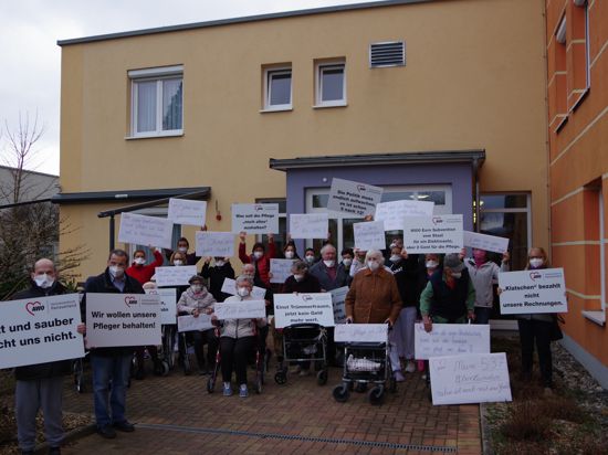 Demonstration des Pflegepersonals der Rheinauer Senioreneinrichtung gegen die Missstände im deutschen Pflegealltag