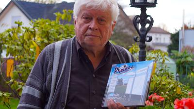 Der Autor und langjähriger Pressemitarbeiter Hermann Kiefer hat über 50 Jahre aus dem gesellschaftlichen Leben der neun Rheinauer Stadtteile und damit ein Stück Heimatgeschichte in seinem einmaligen Bildband dokumentiert 