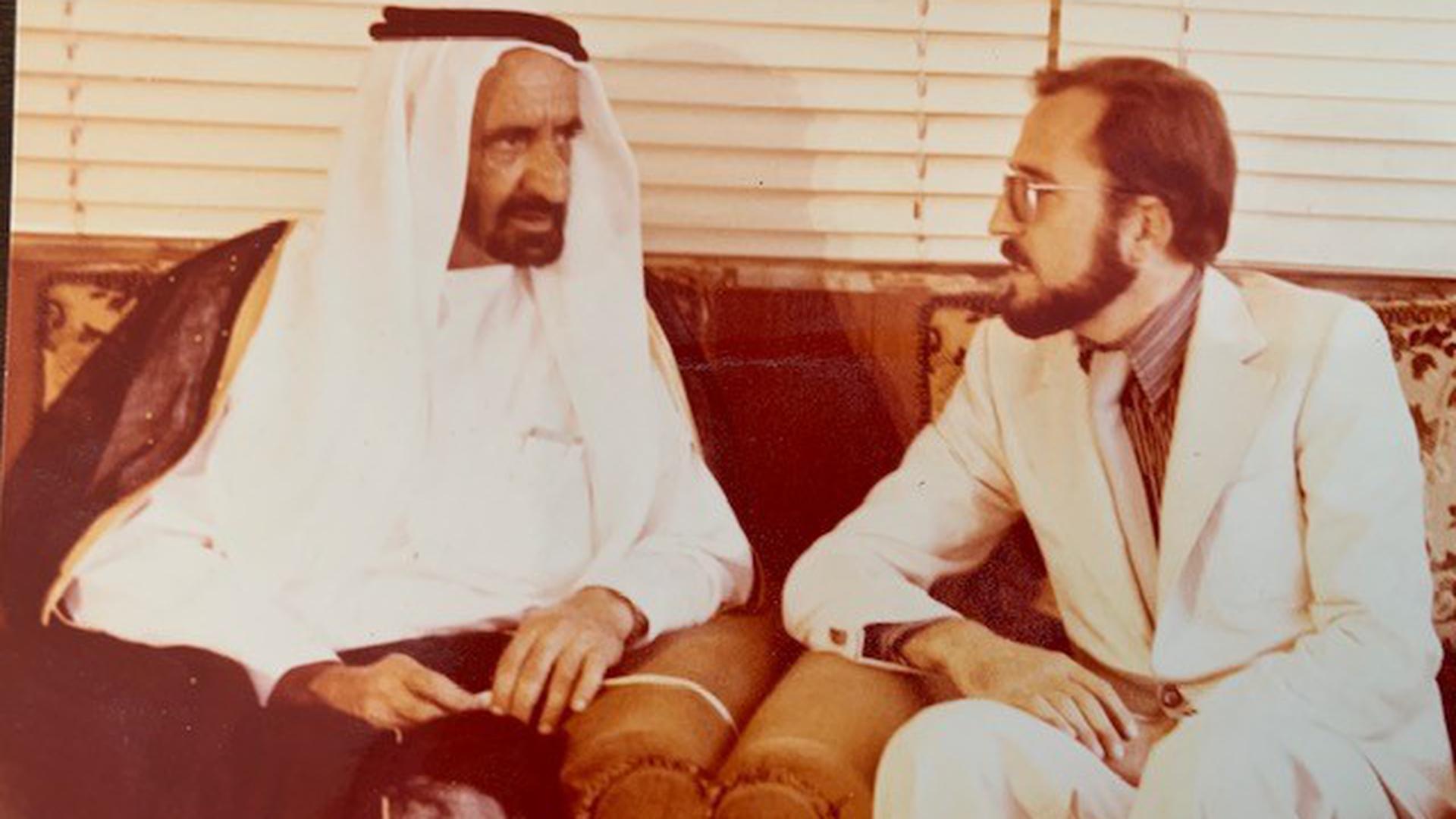 Hubert Lang (rechts) im Jahr 1978 als erster deutscher Konsul in Dubai mit Herrscher Sheich Rashed.