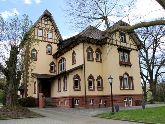 Serie Alte Häuser und ihre Geschichte: Die Villa des ehemaligen Direktors Severin der Glashütte Achern steht in Sasbach, um 1900 erbaut, früher wohnten wohlhabende Lenderschüler darin